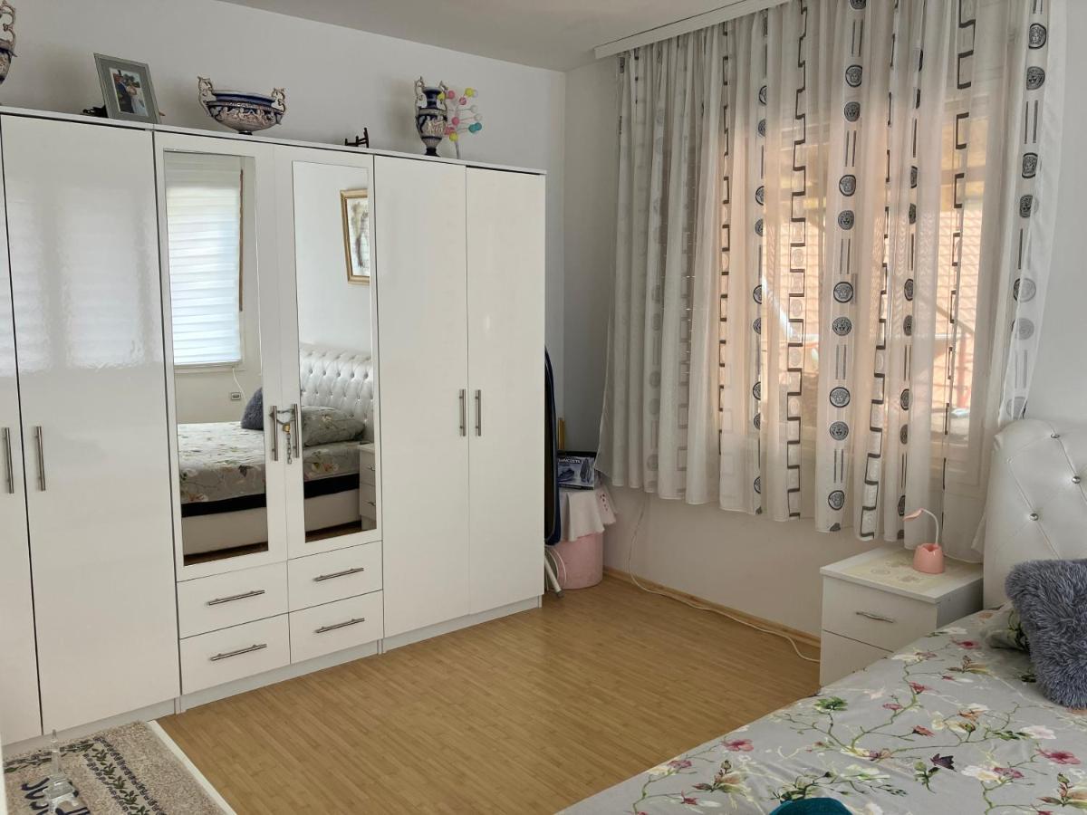 Apartamani Evelin เวลิโก กราดิชเต ภายนอก รูปภาพ